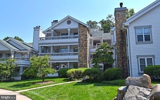 13070 Autumn Woods Way Unit 302, Fairfax, VA 22033