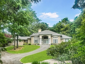 91 Harbor Rd, Saint James, NY 11780