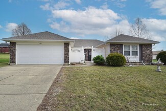 385 Grandview Ct, Algonquin, IL 60102