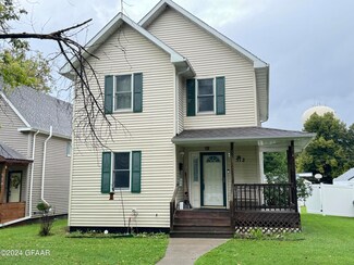 512 Oak St, Grand Forks, ND 58201