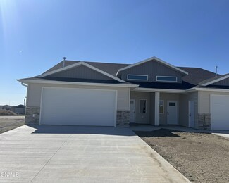 5515 Davies Dr, Bismarck, ND 58503
