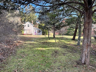 30 Pond St, Osterville, MA 02655