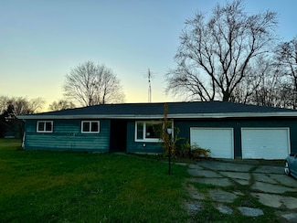 854 S Crystal Ave, Benton Harbor, MI 49022