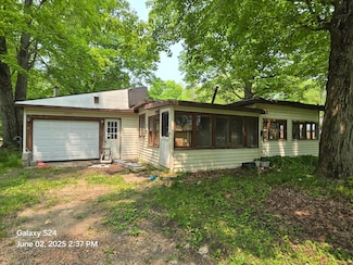 2327 W Midway Dr, White Cloud, MI 49349
