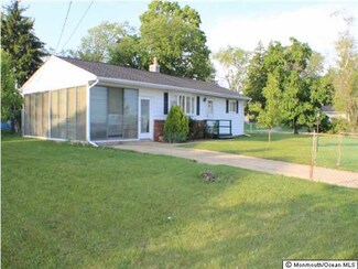 501 Oak St, Lakehurst, NJ 08733