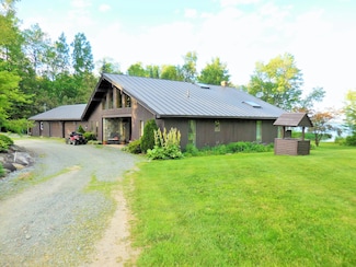 40 Noahs Landing Rd, Newport, ME 04953