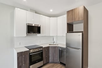 4 Beale St Unit 305, Dorchester Center, MA 02124