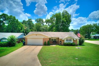 32 Comanche Dr, Shawnee, OK 74801