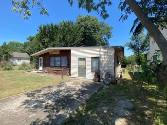 810 E Maple St, Independence, KS 67301