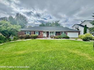 13 Forest Glen Dr, Scranton, PA 18504