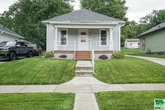 2105 W 1st St, Sioux City, IA 51103
