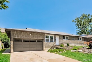 1120 Spring Valley Dr, Florissant, MO 63033
