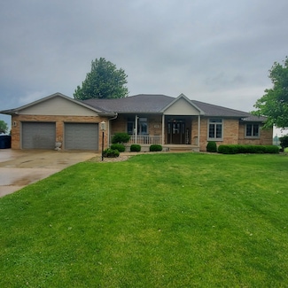 318 W Thomas St, Martinton, IL 60951