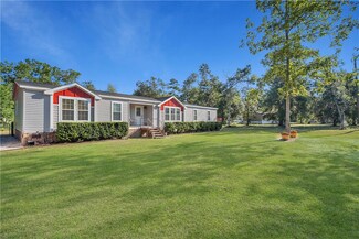1353 Jones Way SE, Darien, GA 31305