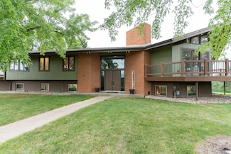1230 Chalkstone Dr, Mitchell, SD 57301