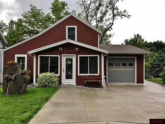 1416 N 6th St, Mankato, MN 56001