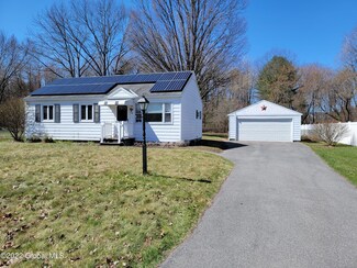 28 Hudson Dr, South Glens Falls, NY 12803