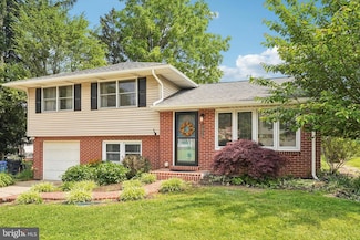 1015 MacUngie Ave, Emmaus, PA 18049