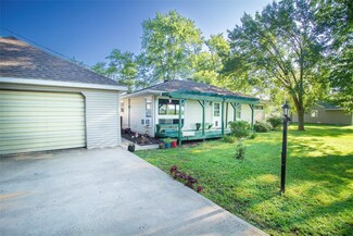 2621 E Washington Rd, Casey, IL 62420