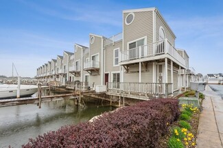 44 Landings Blvd, New Buffalo, MI 49117