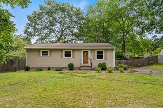 295 Newhouse St, Springfield, MA 01118