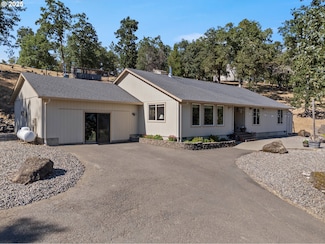 941 Colonial Rd, Roseburg, OR 97471