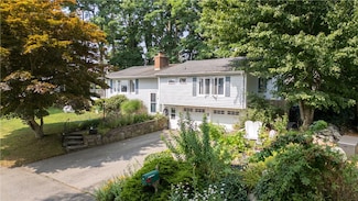 30 Johnnycake Ln, Portsmouth, RI 02871