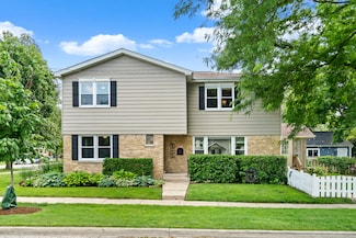 15 E Fairview St, Arlington Heights, IL 60005