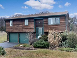 22 Sprague Cir, Johnston, RI 02919