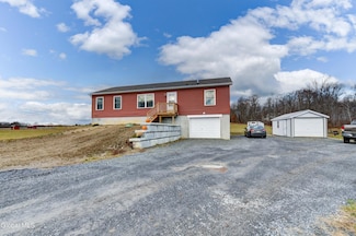 254 Log City Rd, Amsterdam, NY 12010