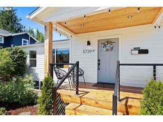 5739 SE Woodward St, Portland, OR 97206