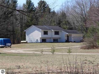 19631 Saint Johns Rd, Interlochen, MI 49643