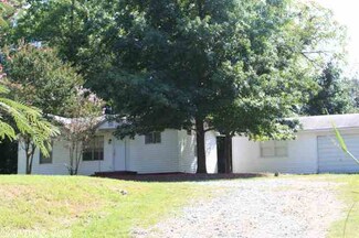 108 N Main St, Cove, AR 71937