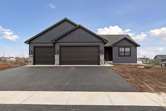437 Coyote Way, New Richmond, WI 54017