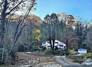 34 Landfair Ln, Hendersonville, NC 28792