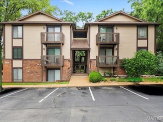 1015 Adworth Dr Unit F, Saint Louis, MO 63125