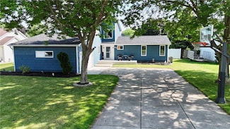 42 Continental Ln, Grand Island, NY 14072