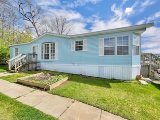 8423 Barkwood Cir, Fenton, MI 48430