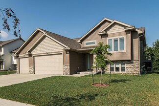 4577 Buckingham Dr NW, Rochester, MN 55901