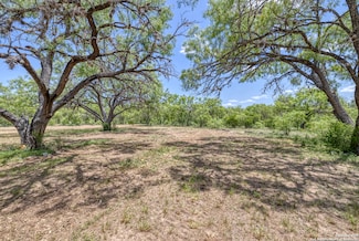 405 Ridge Loop, Rio Frio, TX 78879