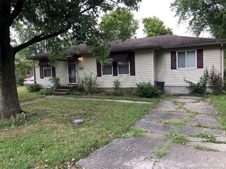121 S 1st St, Austin, IN 47102