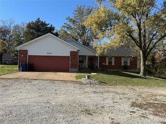 5501 Dober Ln, Saint Louis, MO 63129