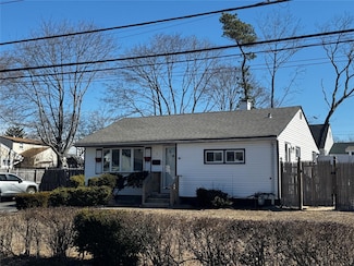 133 Westwood Dr, Brentwood, NY 11717