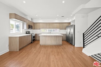 818 N Hobart Blvd, Los Angeles, CA 90029