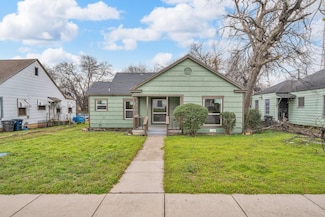 812 E Robert St, Fort Worth, TX 76104