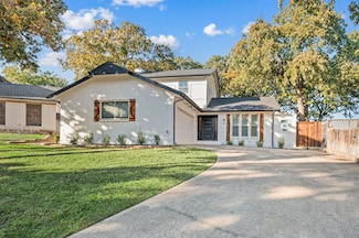 909 Brestol Ct W, Bedford, TX 76021