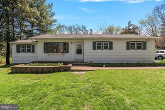 15 Walton Dr, New Hope, PA 18938