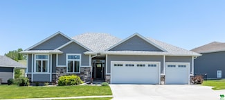 6571 Palm Valley Dr, Sioux City, IA 51106