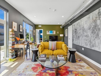 450 SW 7th St Unit 210, Des Moines, IA 50309