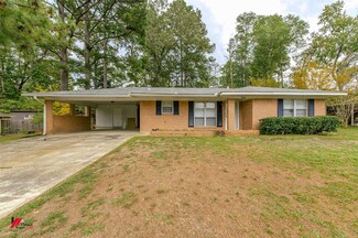715 9th St NW, Springhill, LA 71075